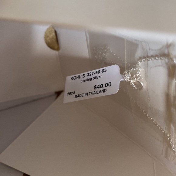 16-18” adjustable sterling silver necklace with “v” shape - Picture 5 of 6